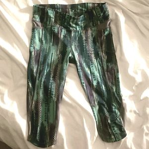 Athleta Arrow Be Free Knicker Capri Leggings Style